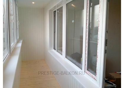 Теплое остекление балкона профилем rehau с утеплением и деревянной отделкой в Люберцах