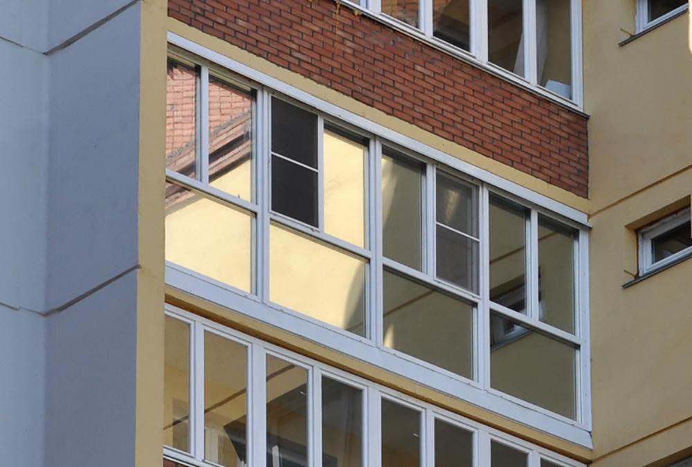 Панорамное остекление лоджии от пола до потолка в Люберцах