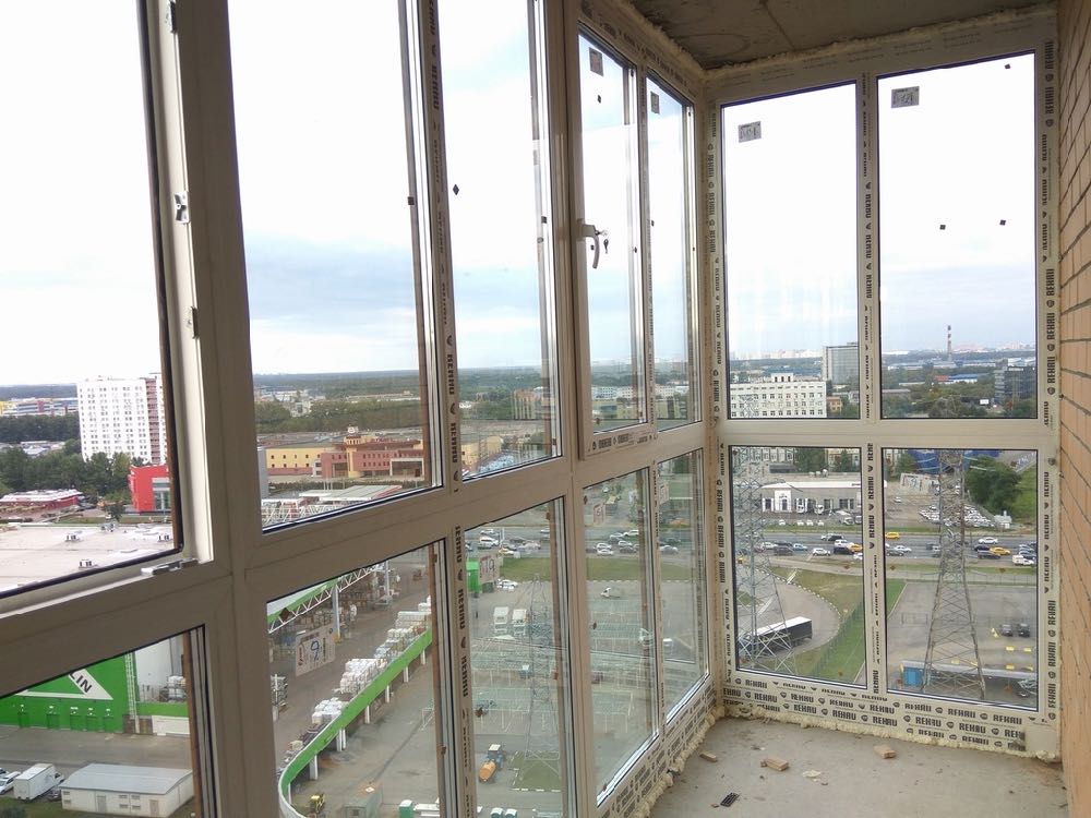 Французское панорамное остекление балкона от пола до потолка в Люберцах