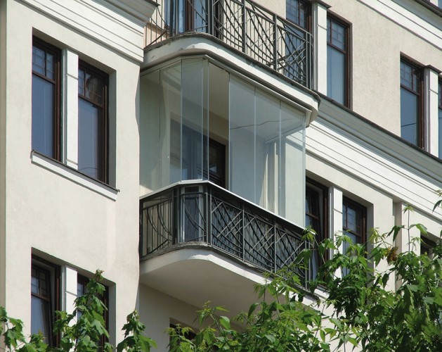 Финское безрамное остекление балкона в Люберцах